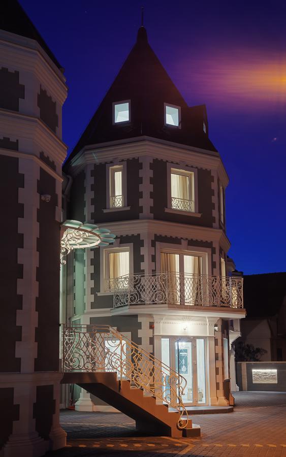 Castello Boutique Hotel Čačak Extérieur photo